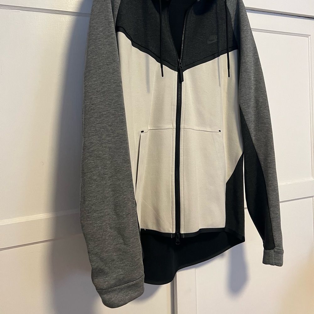 Nike Jacket - Picture 5 of 7